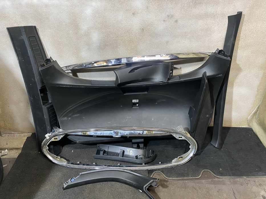 Обшивка салона пластик салона  Tesla model S 2012-2020