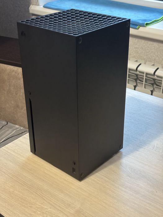 Xbox Series X 1Tb 2 геймпади