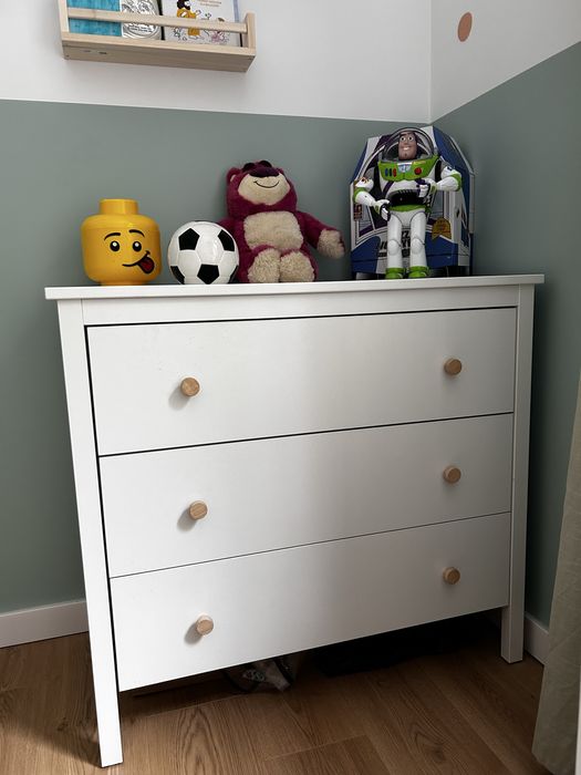 IKEA komoda KOPPANG z drewnainymi gałkami