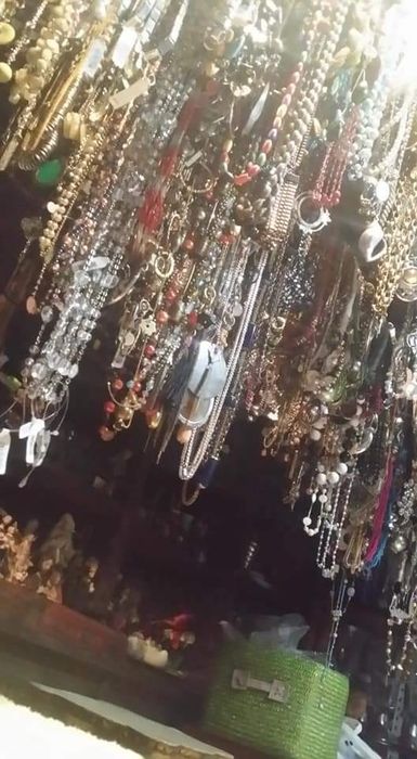 Mais de 10000 peças em bijuteria