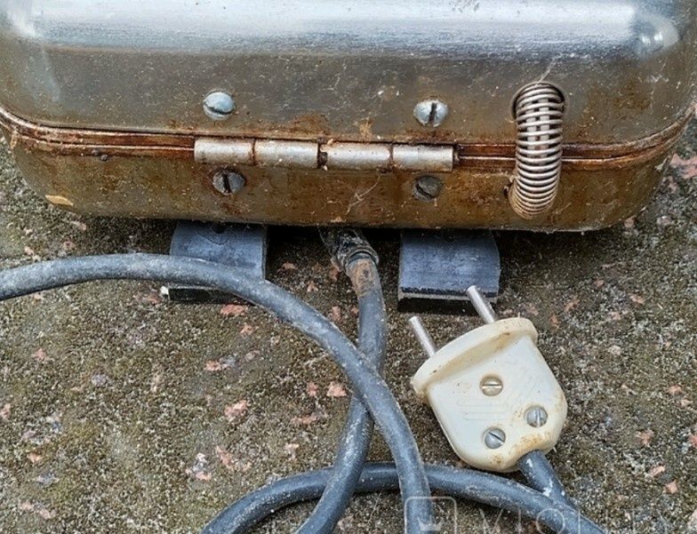 Электровафельница рабочая  1989 г. СССР винтаж