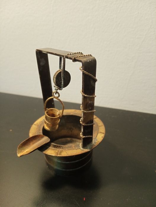 Antigo Cinzeiro em metal em forma de poço "Trench art" - Como novo