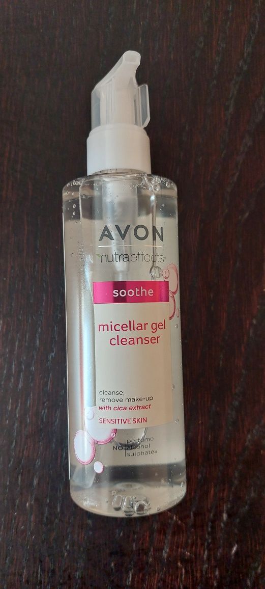 Avon Nutraeffects micelarny żel do oczyszczania twarzy cera wrażliwa