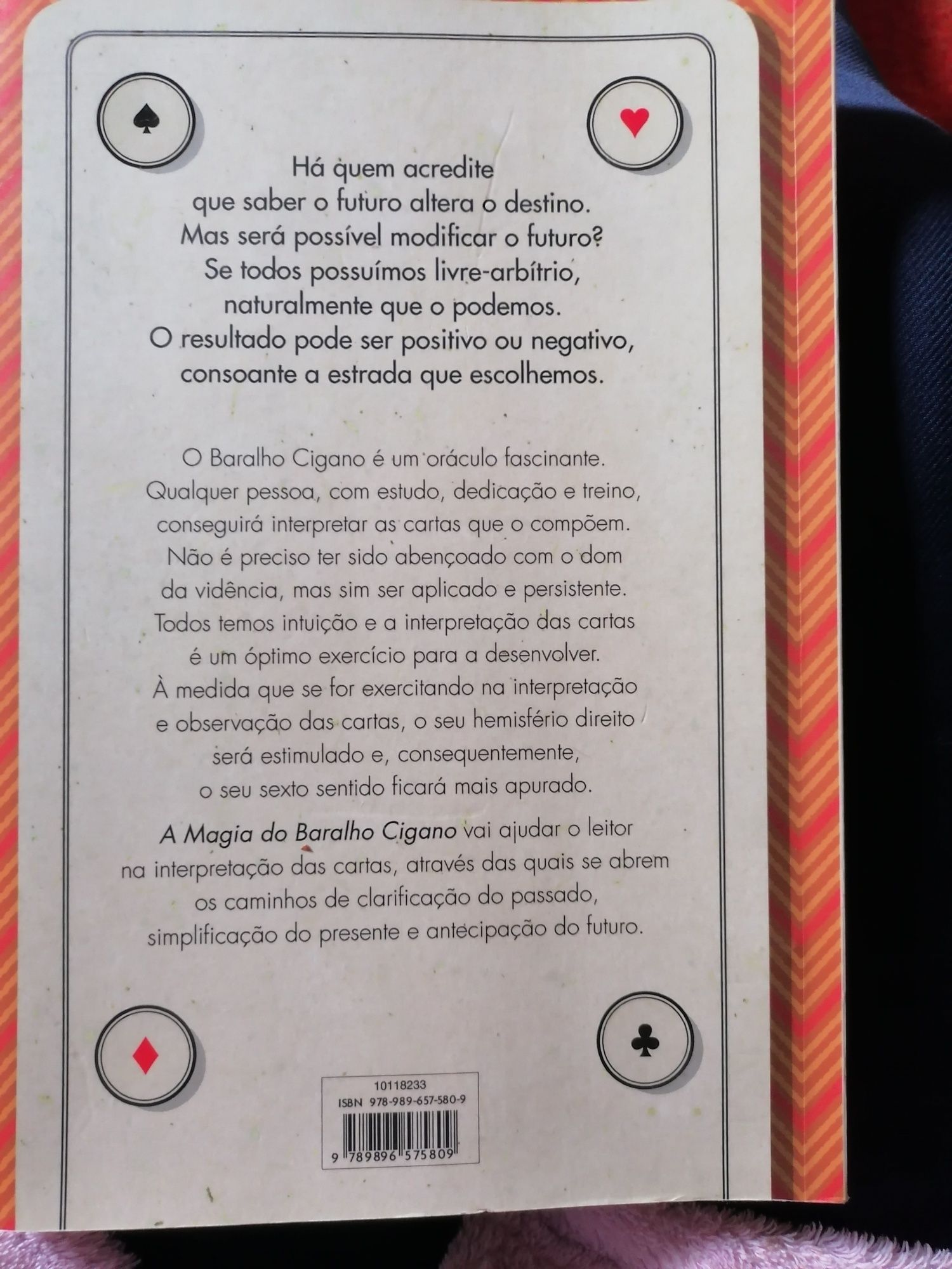 Livro a magia do baralho cigano