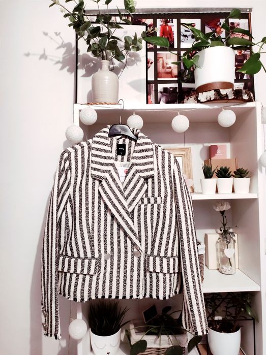 Nowa krótka marynarka żakiet w paski sinsay rozmiar 39