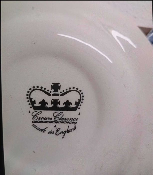 Escaparate + 3 pratos loiça inglesa