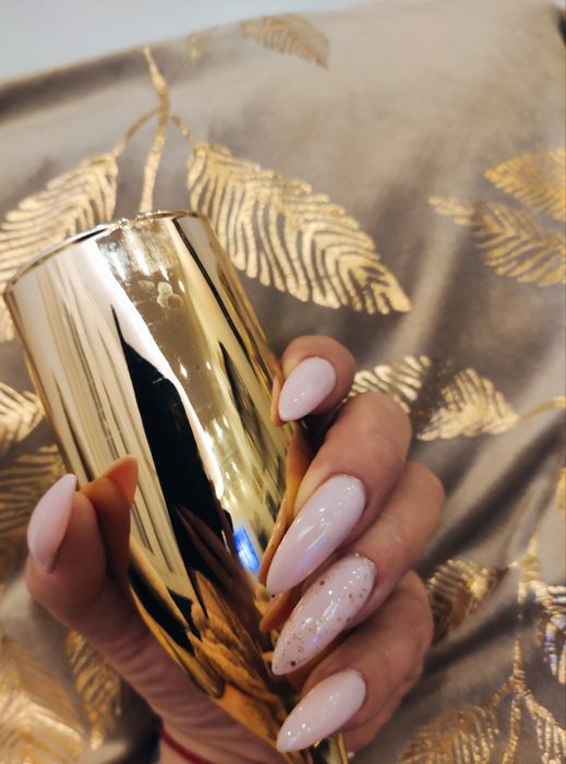 Stylistka Paznokci/ zagęszczanie i przedłużanie włosów