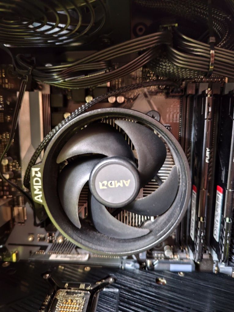 Komputer ASUS Radeon 6650 XT, AMD R5 5600G 16 RAM, 512 GB