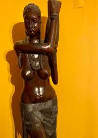 Estátua Mulher em madeira