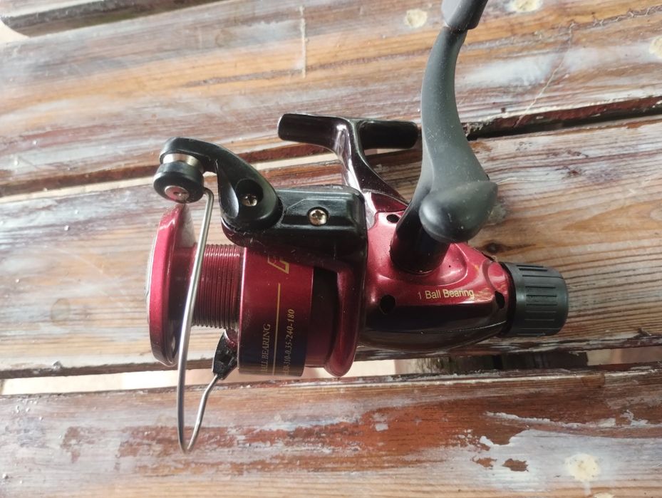 Duży kołowrotek wędkarski