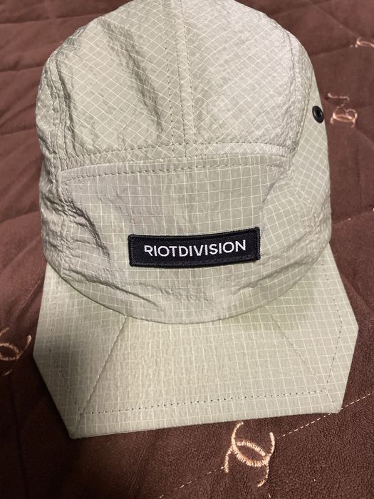 Кепка риот дивижн