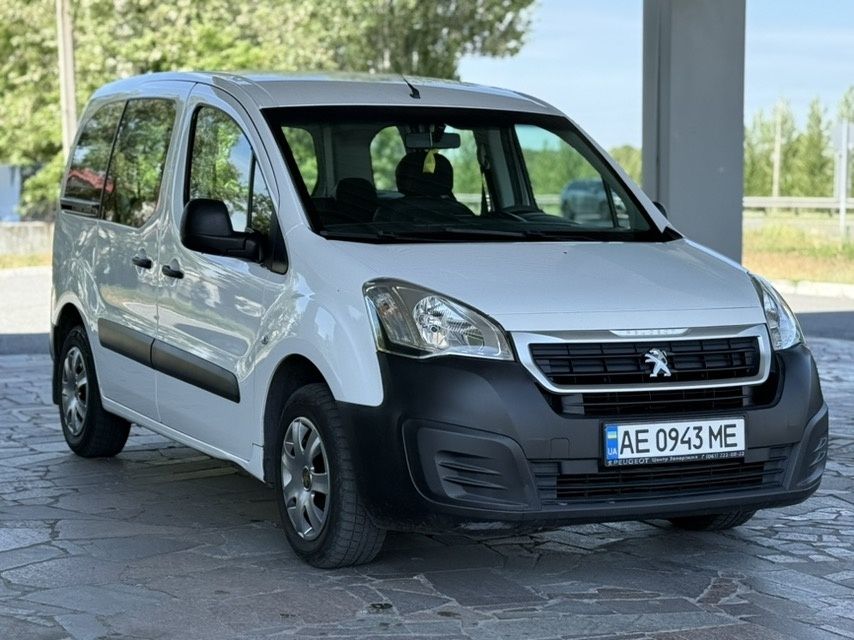 Продам Peugeot Partner Tepee 1.6HDi MT Официал 2016