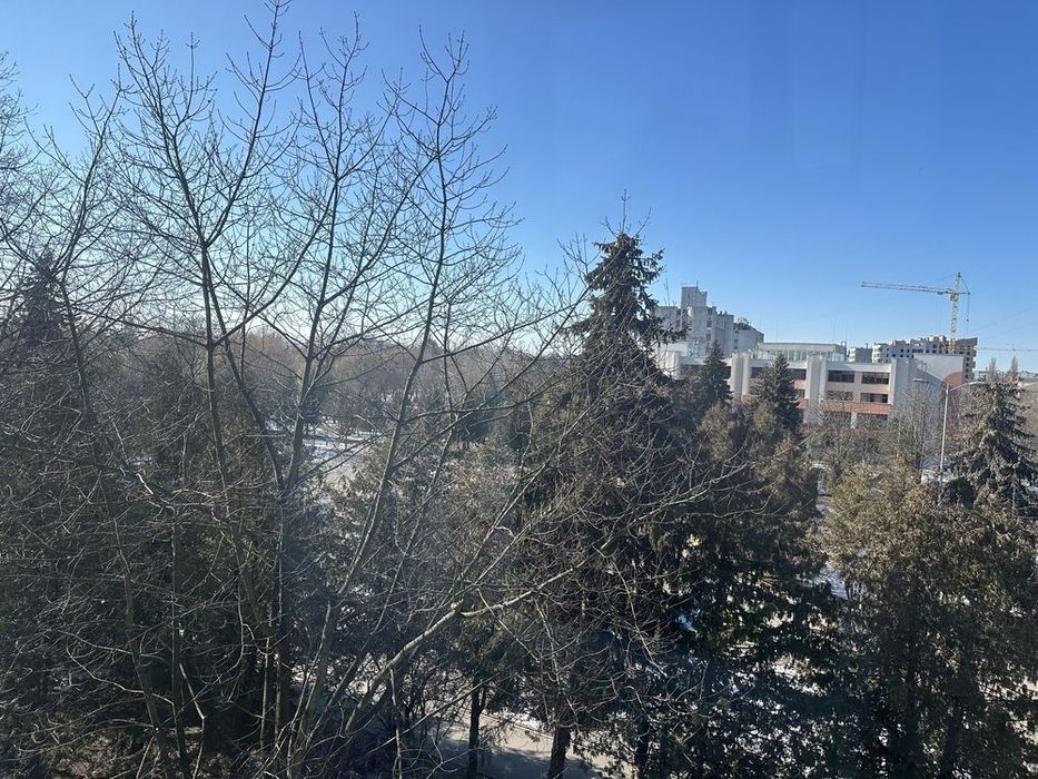 Продається простора 4 - кім. квартира в центрі з видом на Лебединку "