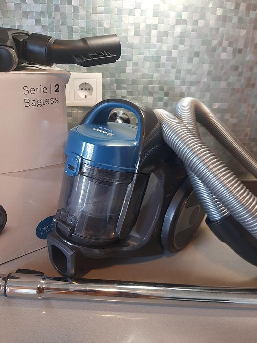 Aspirador Marca  BOSCH série 2 bagless