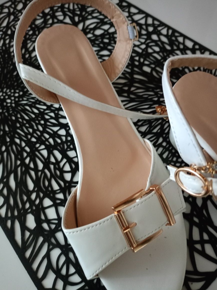 Sprzedam eleganckie buty na szerszą stopę rozmiar 40