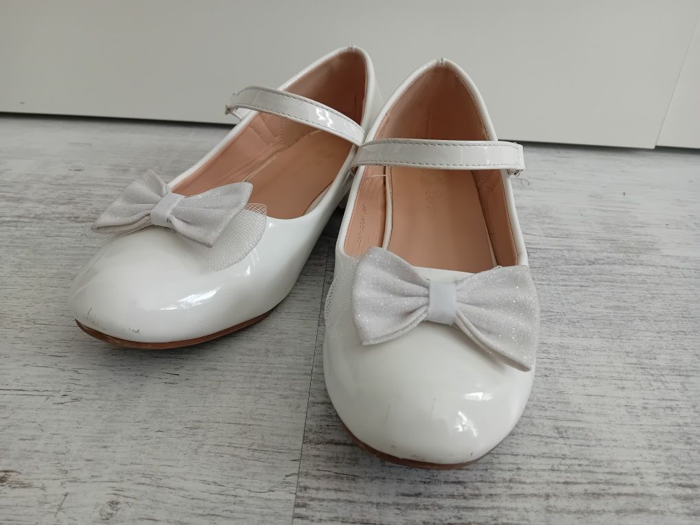 Buty komunijne białe lakierki