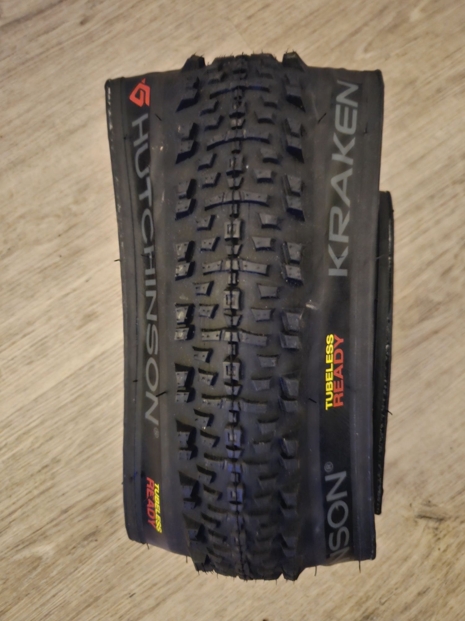 Pneu novo hutchison kraken 29x2.3 tubless