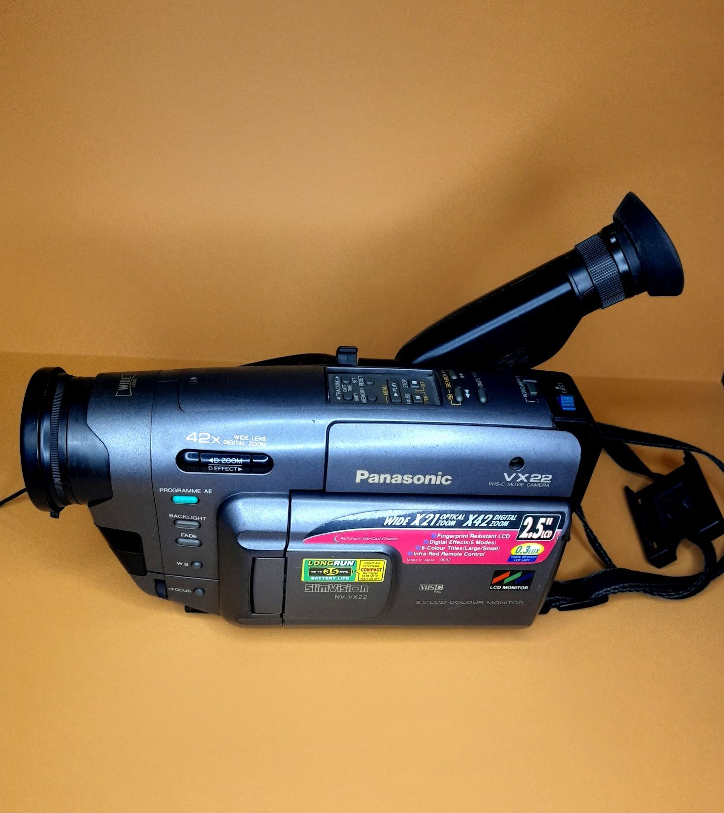 Продам кинокамеру Panasonic NV-VX22RN  VHS-C Movie Camera