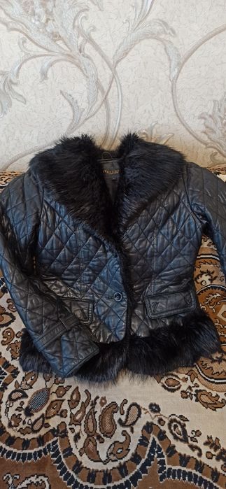 Отдам куртку . Размер С-М.