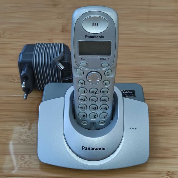 Радіотелефон Panasonic KX-TG1107UA з переносною трубкою ( телефон )