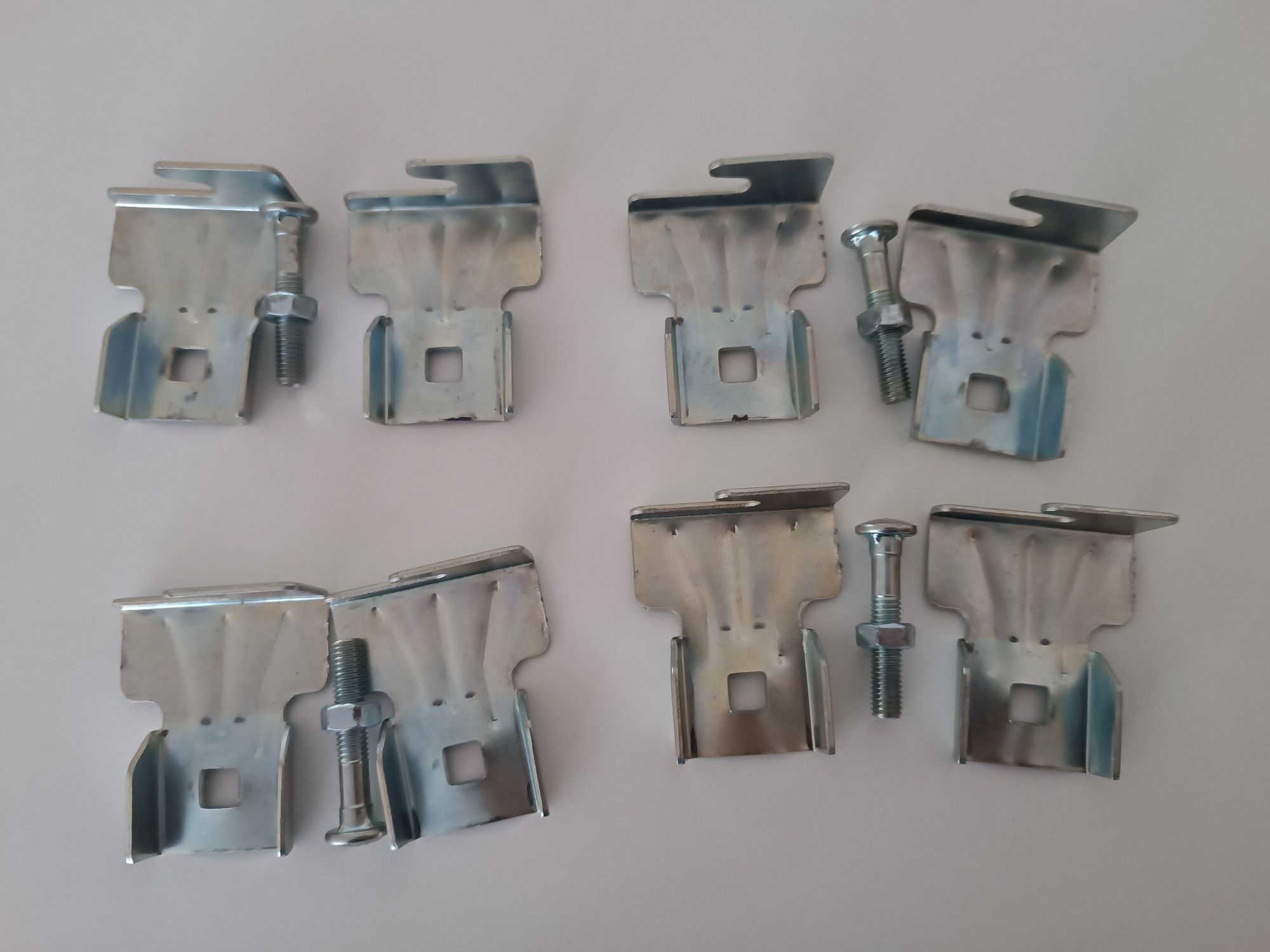 Vendo 4 pés para estrados