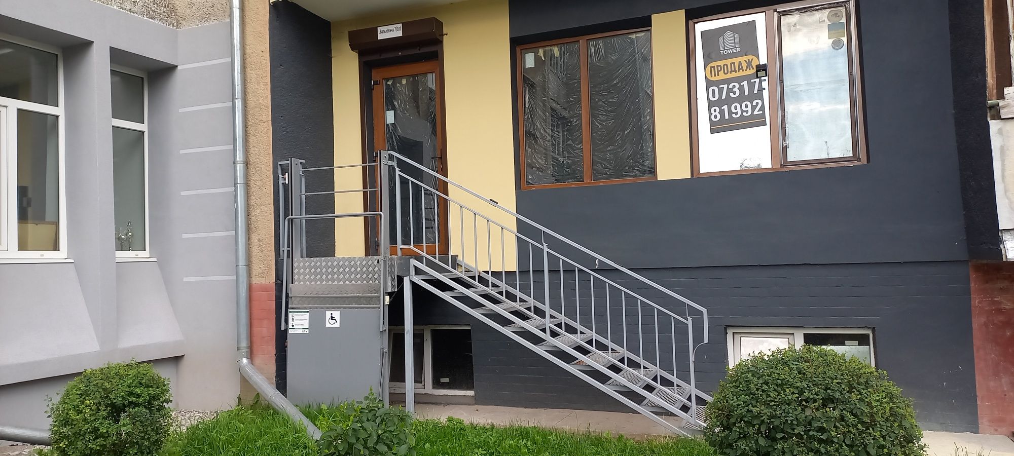 Комерційне приміщення з фасадним входом біля стометрівки