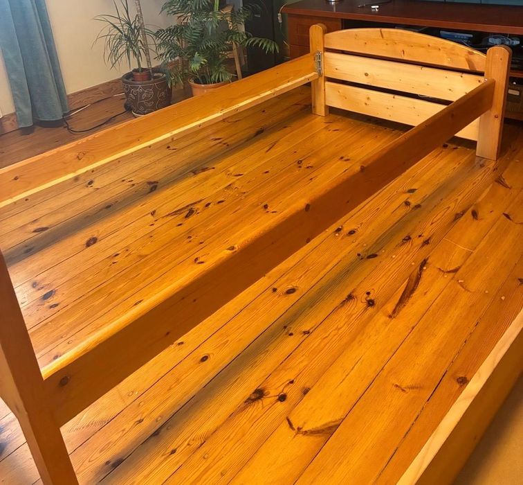 Łóżko sosnowe 90 cm z szufladą