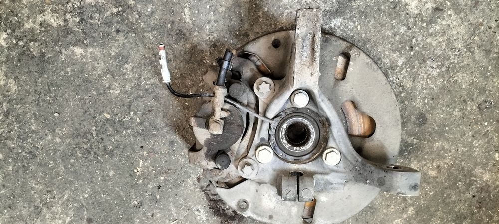 Piasta,zacisk, zwrotnica Vectra c signum 1.9 150km