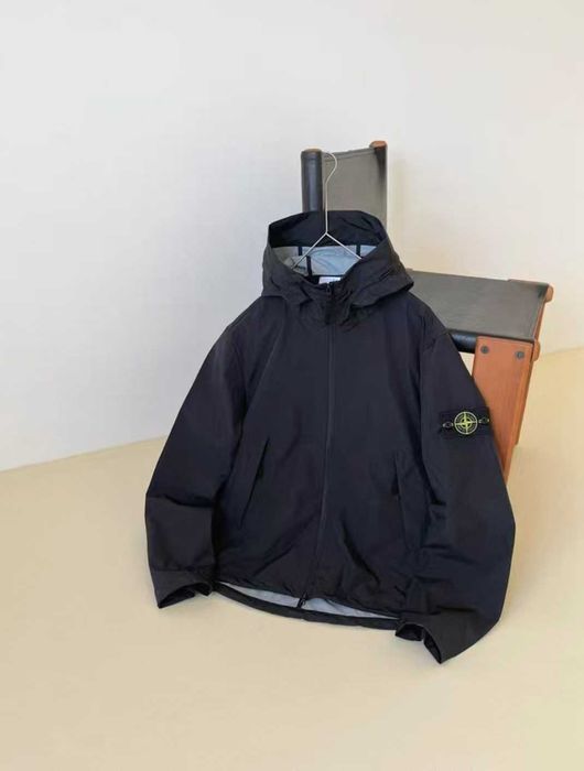 Relaksacyjna kurtka czarnego koloru marki Stone Island/ rozmiar L
