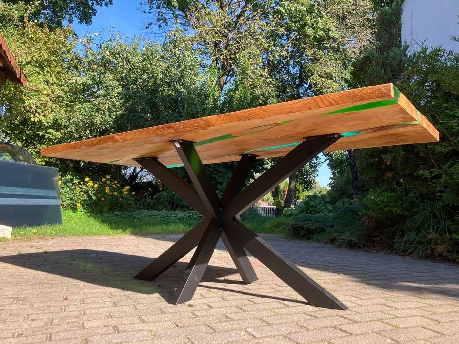 Stół z żywicą epoksydową