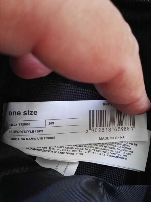 Saszetka  torebka na ramię czarna 4F