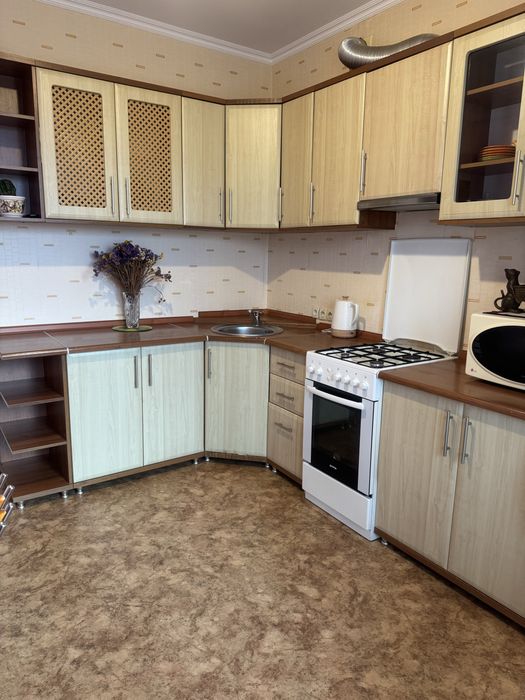 Продаж 2 кім ЦЕНТР 81 м, з якісним ремонтом