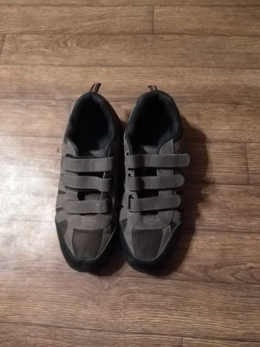 Кросівки чоловічі