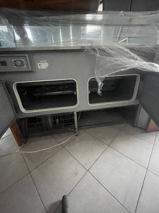 Balcão e vitrine refrigerada