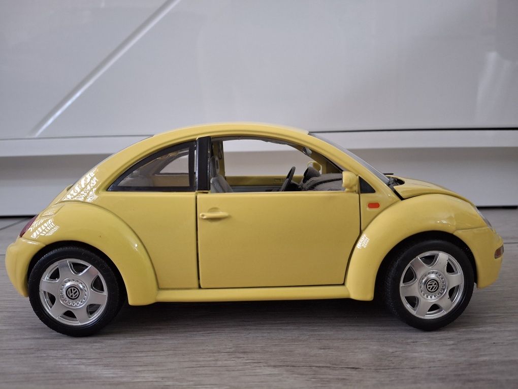 Samochód Kolekcjonerski Volkswagen New Beetle Garbus 1998 Bburago 1:18