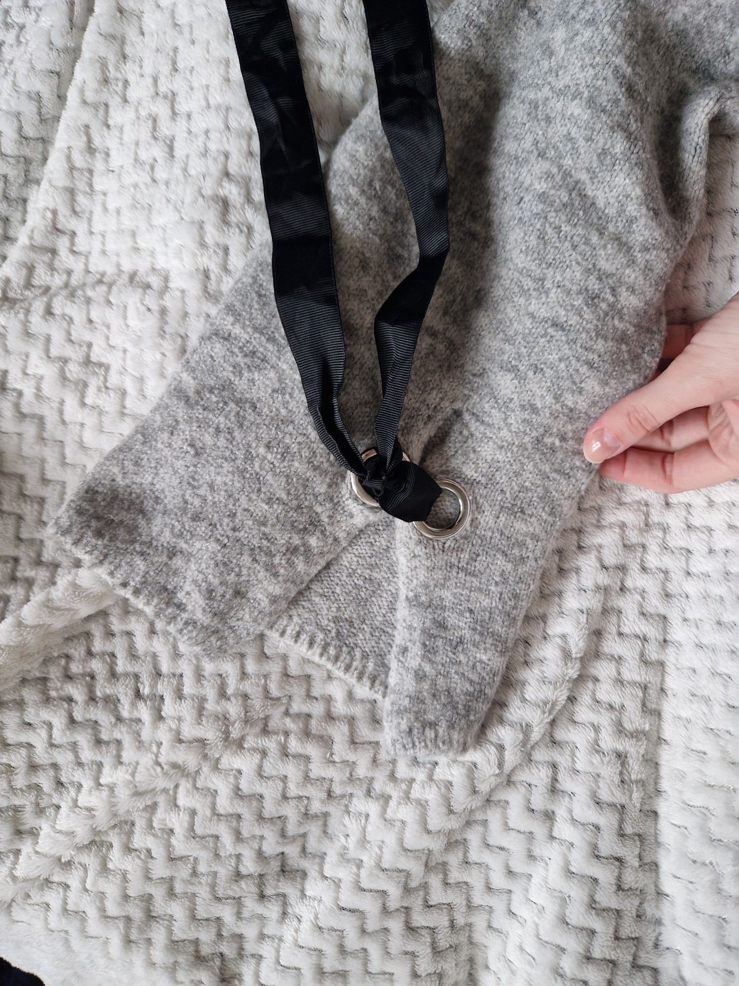 Siwy szary sweter, rozkloszowane rękawy, szerokie, oversize, wstążki,
