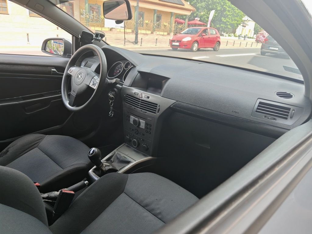 Astra H GTC benzynka