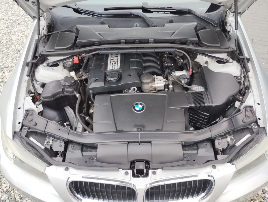 Serwisowana i zadbana BMW 318i 2.0 benzyna e91 Lift 2008r Nowe Opony