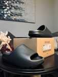 NoweKlapkiAdidas YeezyBlack 46
