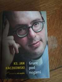 Książka ,,Grunt pod nogami" Ks. Kaczkowskiego