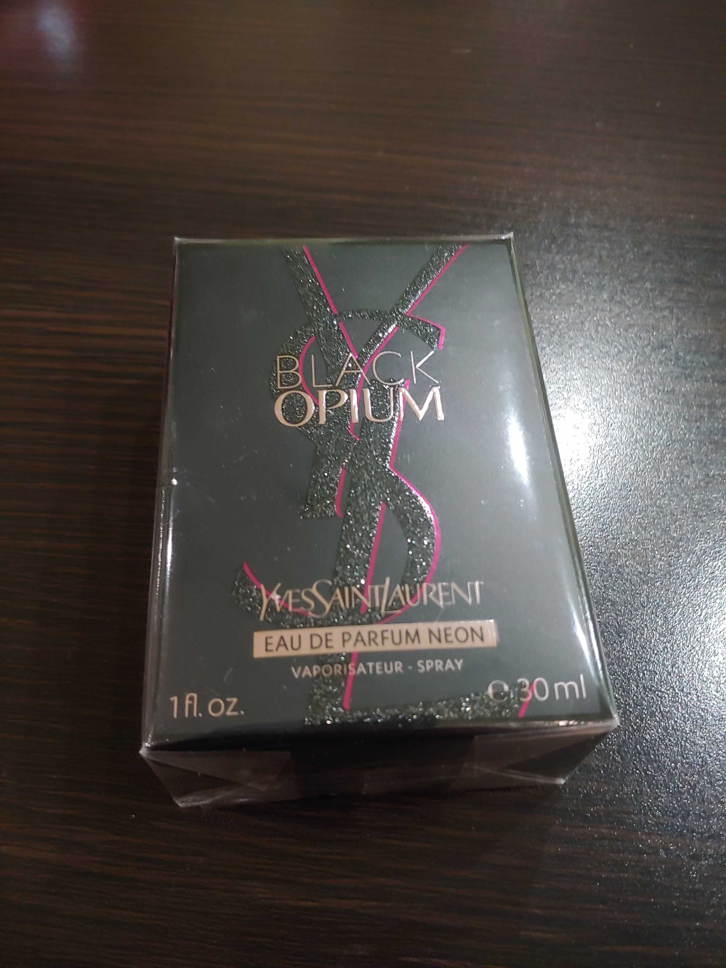 Парфюмерная вода Yves Saint Laurent Black Opium.