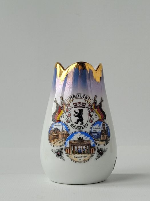 Порцелянова вазочка з Берліна