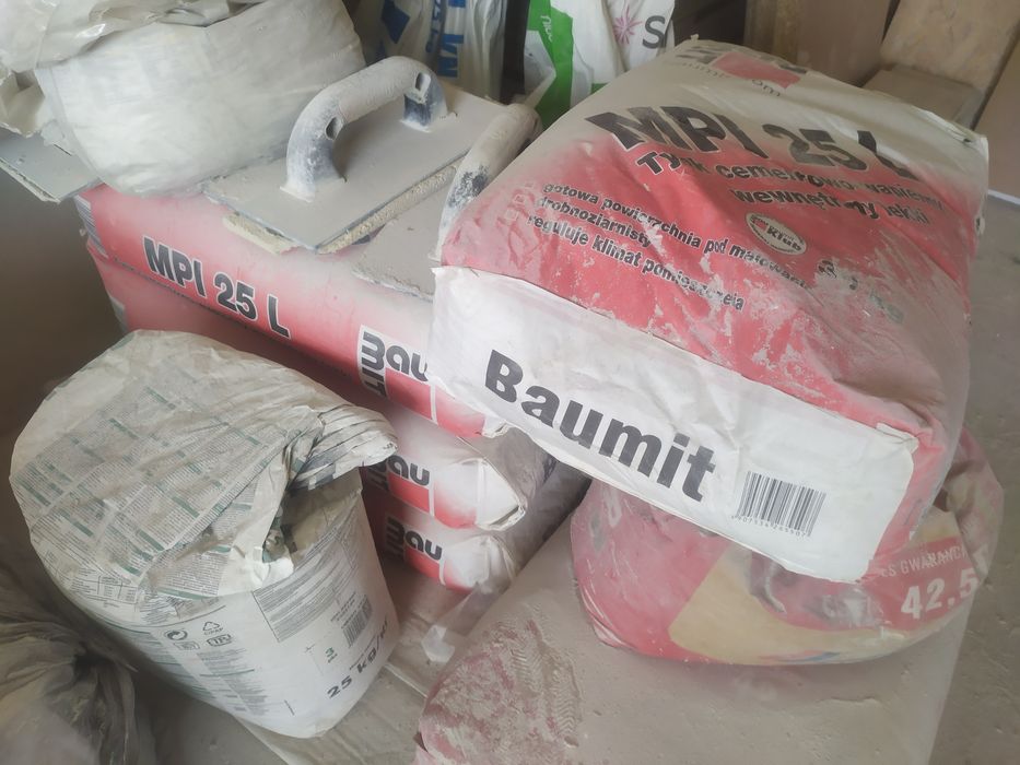 Tynk cementowo wapienny MPI 25 L 30 kg Baumit