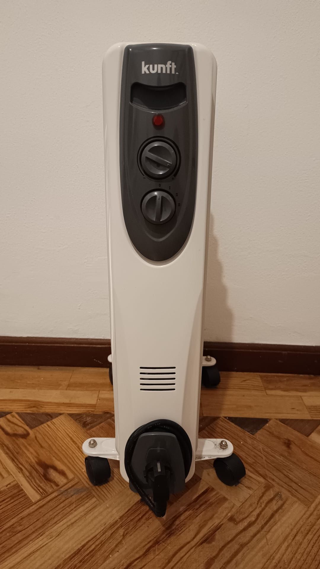 Aquecedor a Óleo Kunft – Silencioso, Econômico e em Ótimo Estado!