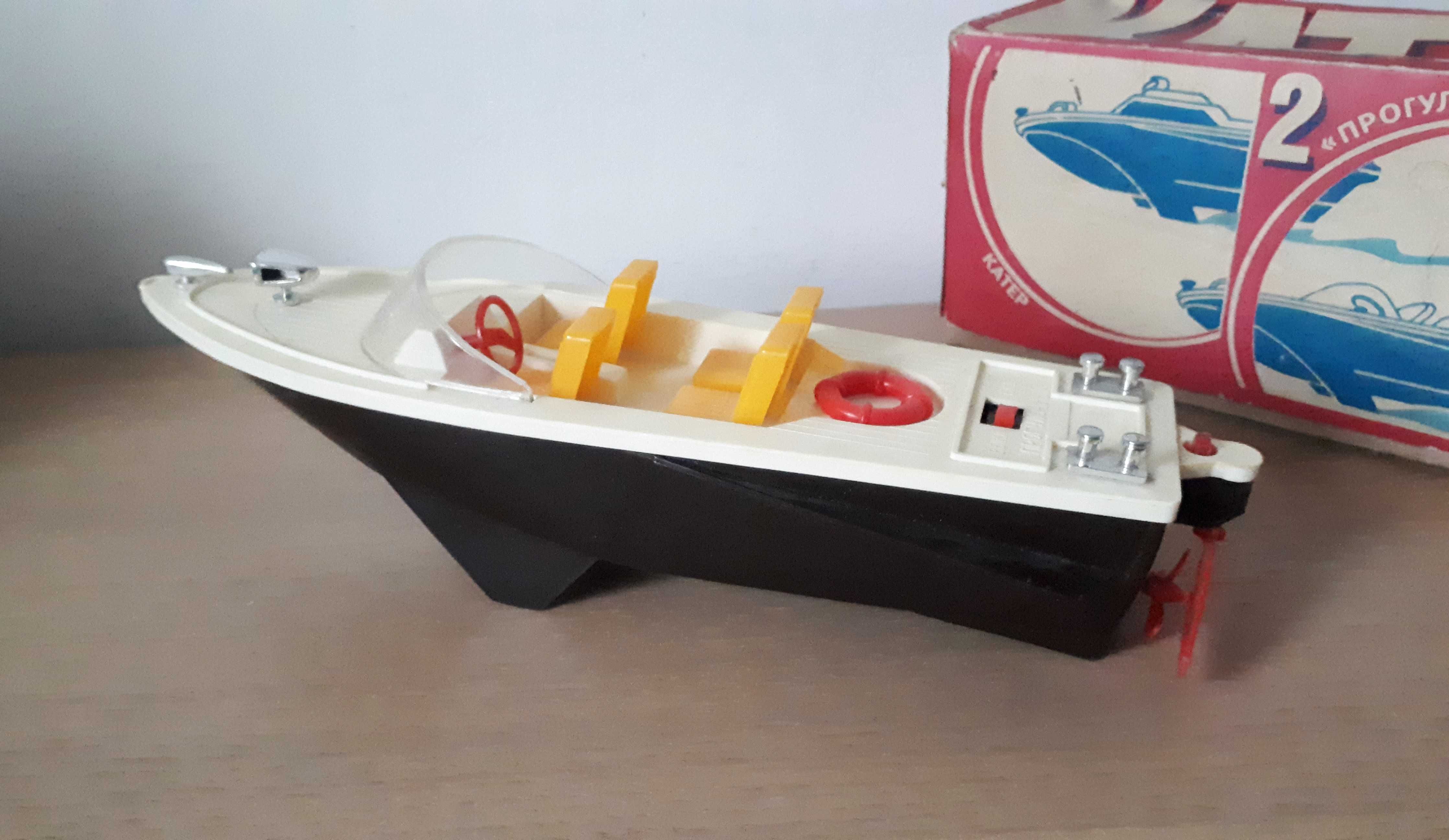 zabawka vintage łódź pływająca