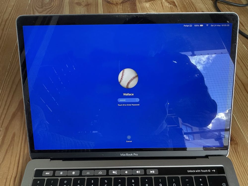 Apple MacBook Pro 13 LAPTOP A1706. intel i7 3,5 ghz