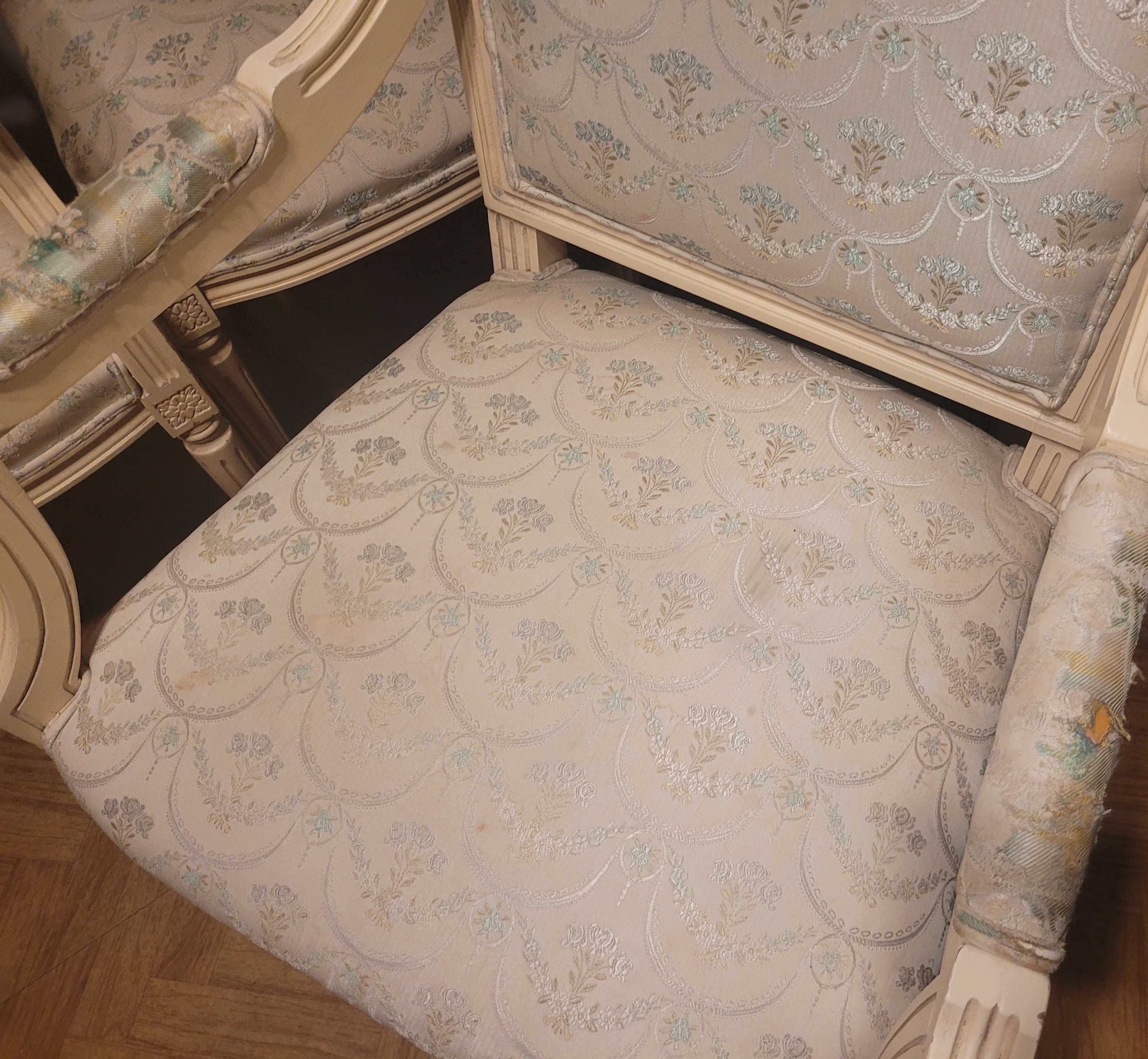 Komplent antycznych krzeseł (4 sztuki) Krzesła tapicerowane