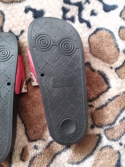 Продам  женские тапочки
