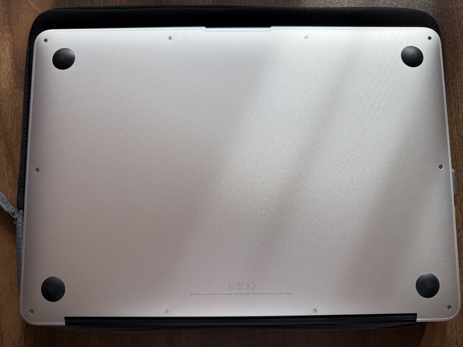 MacBook Air 13” (2017) – super stan, nieuszkodzony