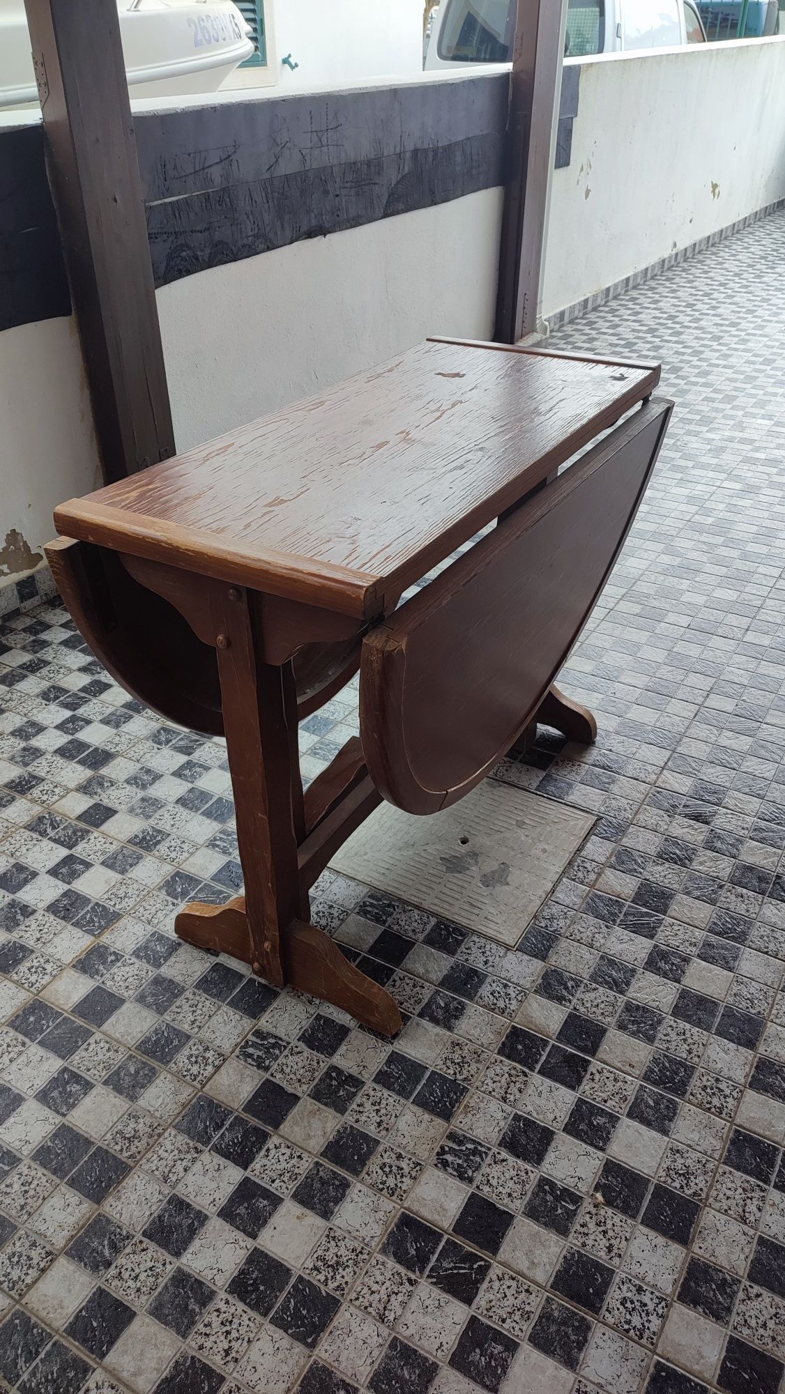 Mesa em Madeira Maciça